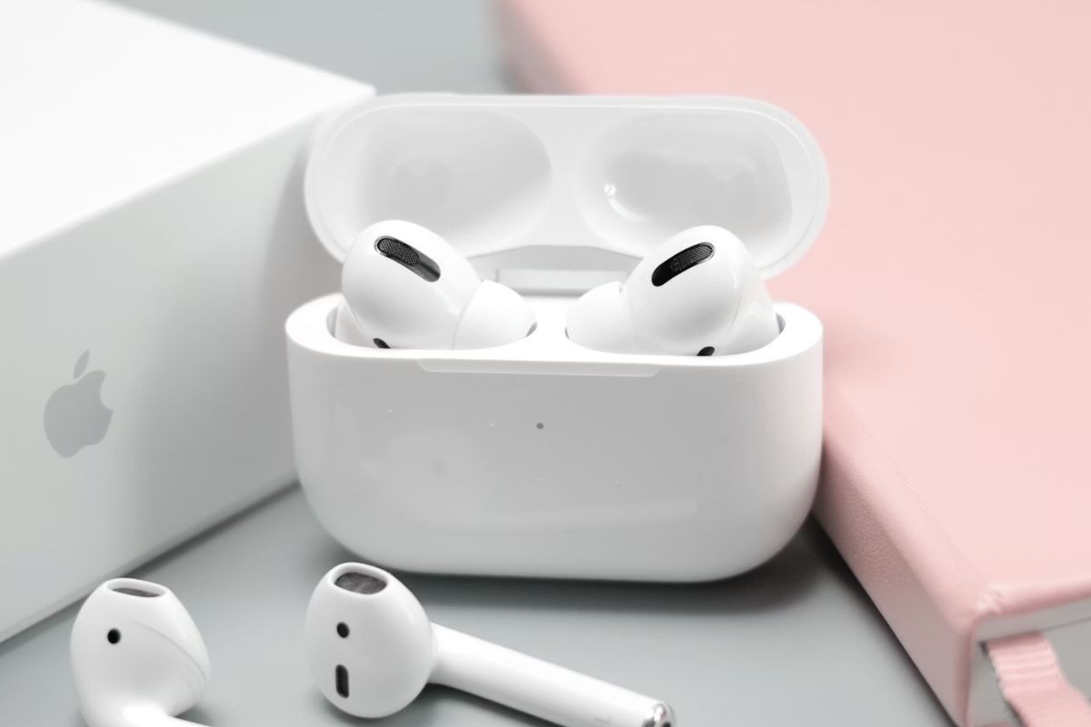 how to connect airpods to iphone