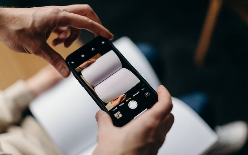 how to scan qr code on iphone