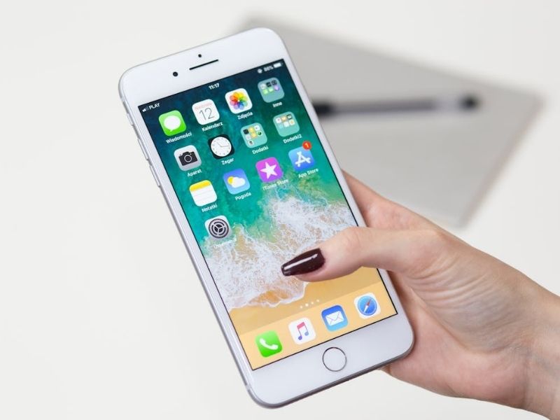 How to share location on iPhone through text