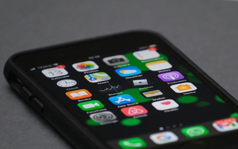 how to unhide hidden apps on iphone