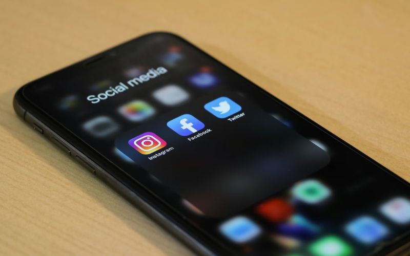 how to unhide apps on iphone in settings