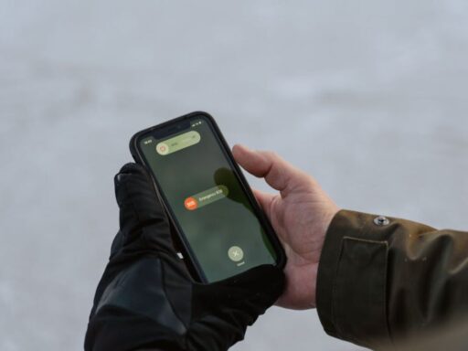 what does sos mean on iphone