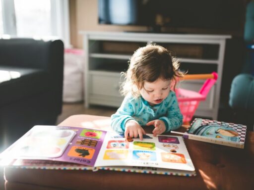 when do kids learn to read