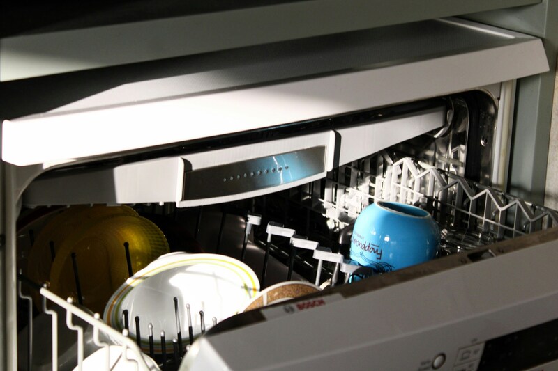 How to clean a dishwasher correctly