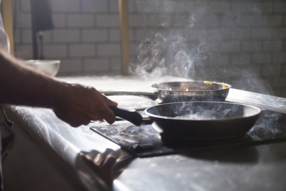 how to clean burnt pan