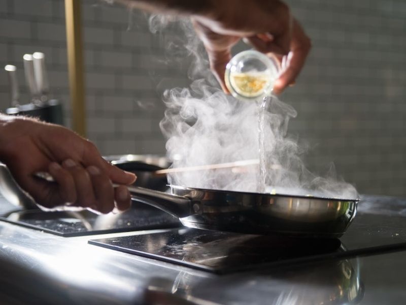 Tips on how to clean burnt plan