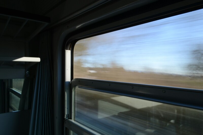 How to clean window tracks step-by-step?