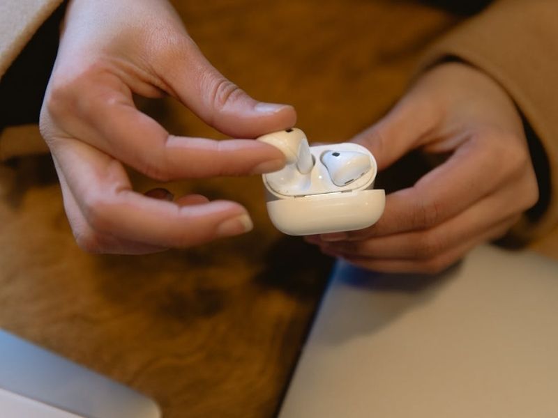 Tips on how to reset AirPods