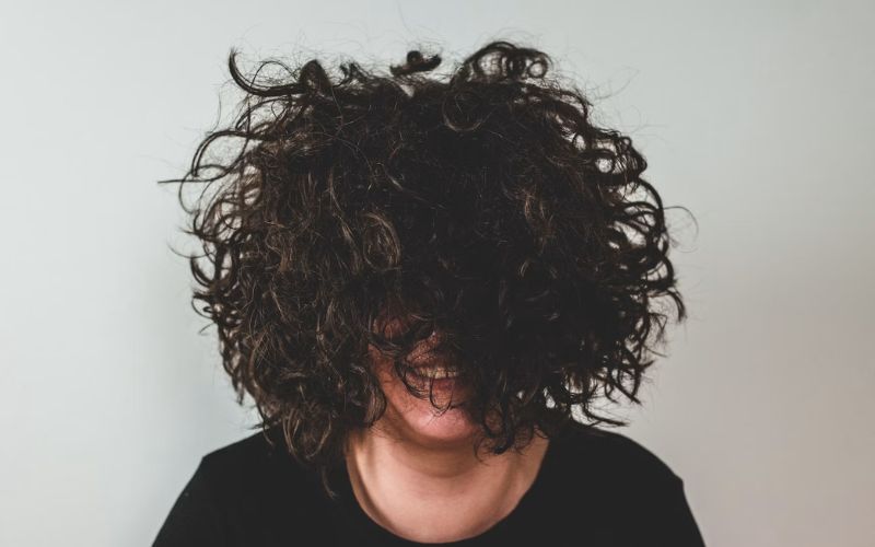 how to fix frizzy curly hair