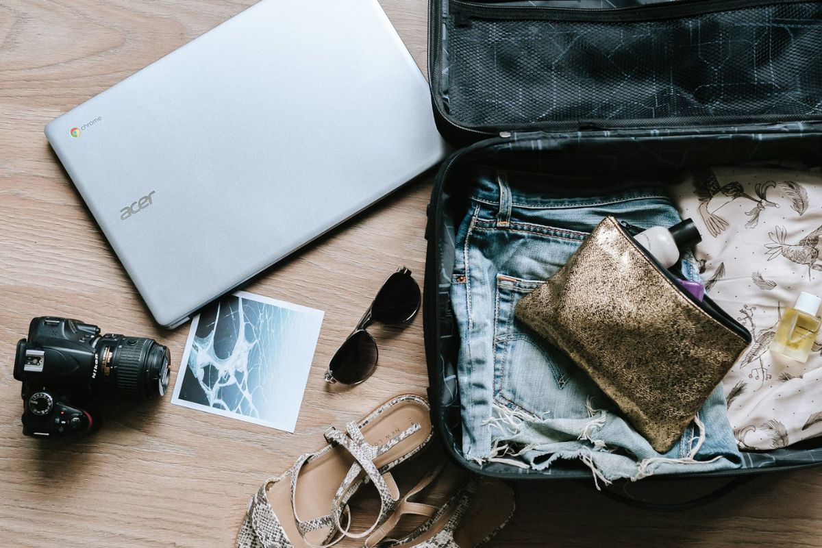 how to pack a suitcase