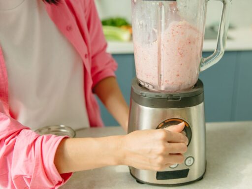 how to clean a blender