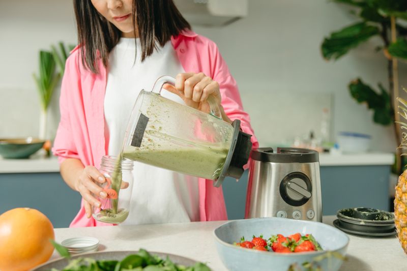 how to clean a blender