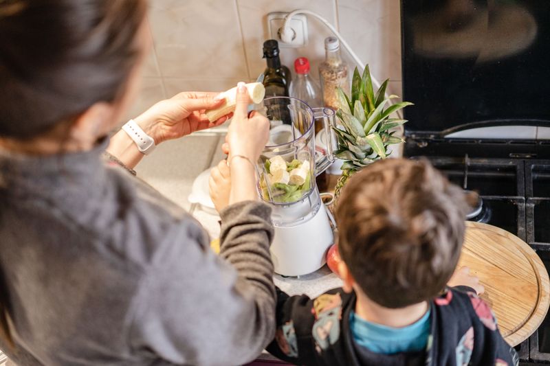 how to clean a blender