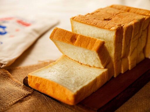 how to keep bread fresh