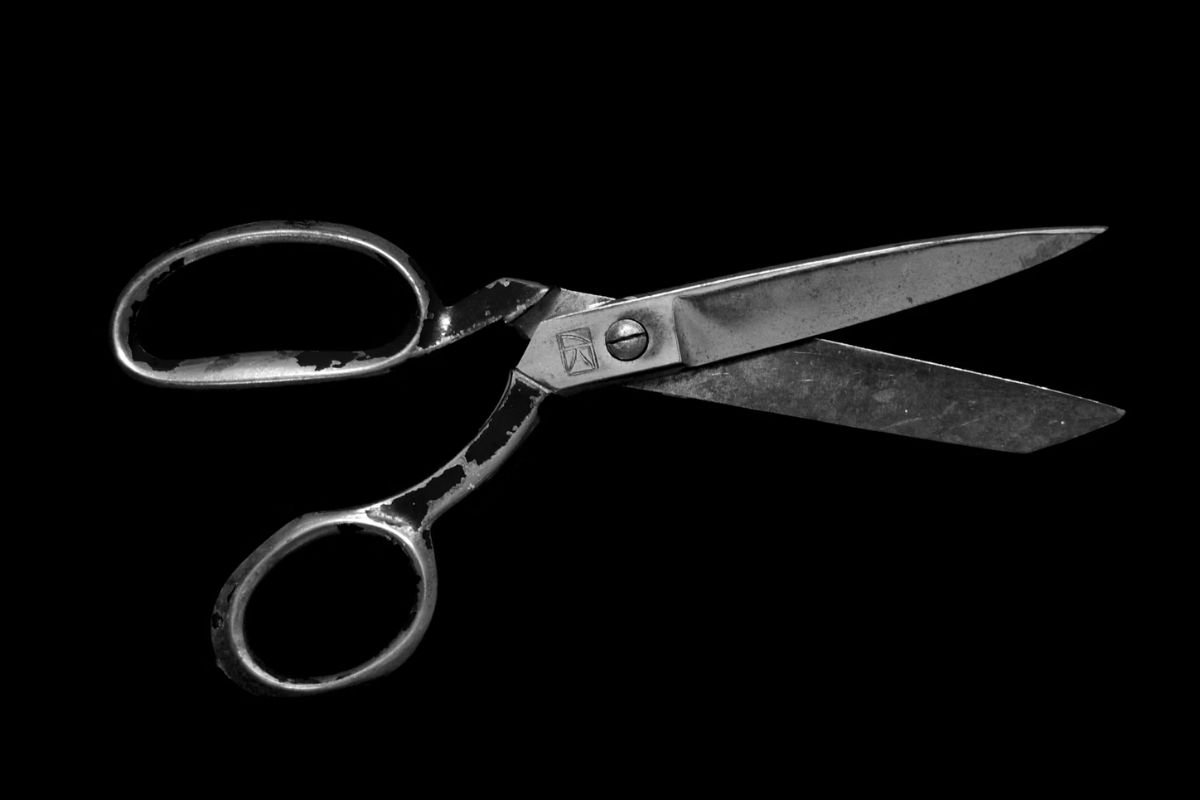 how to sharpen scissors