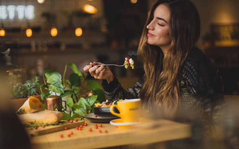 takeout restaurants near me open now