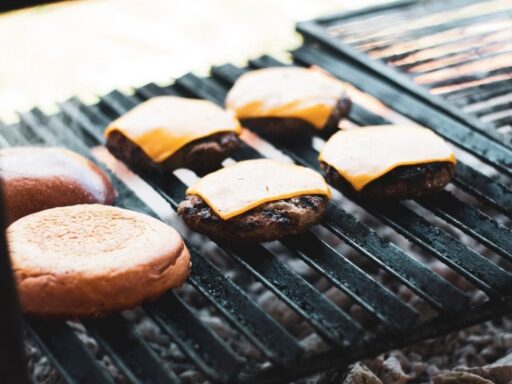 How long to grill burgers based on cooking time, grill temperature, and burger thickness