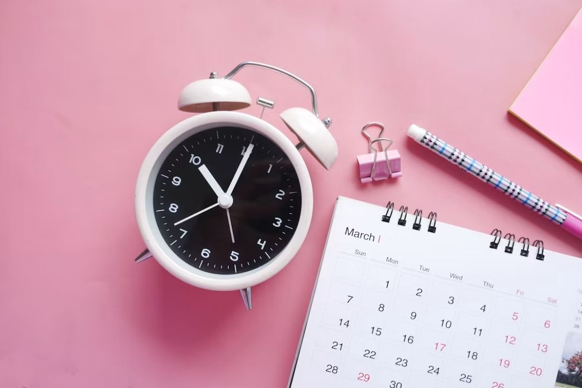 How many hours are there in a year based on standard and leap year