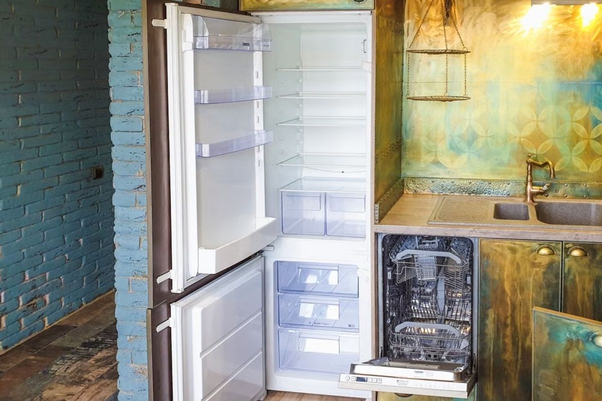 How to clean a refrigerator properly step by step