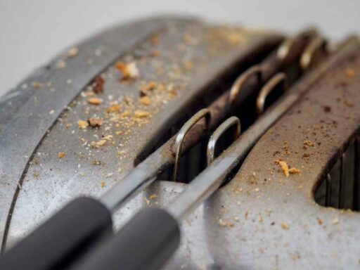how to clean a toaster