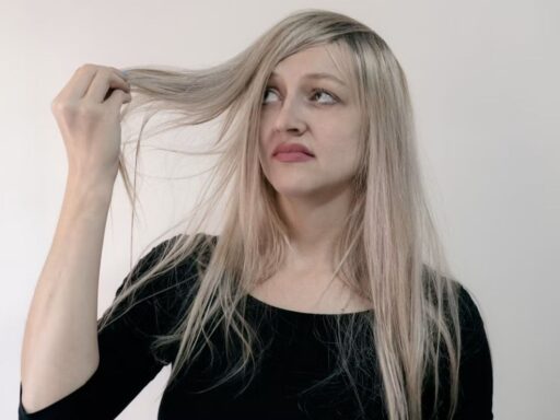 How to remove gum from hair with safe methods that avoid cutting the affected strands