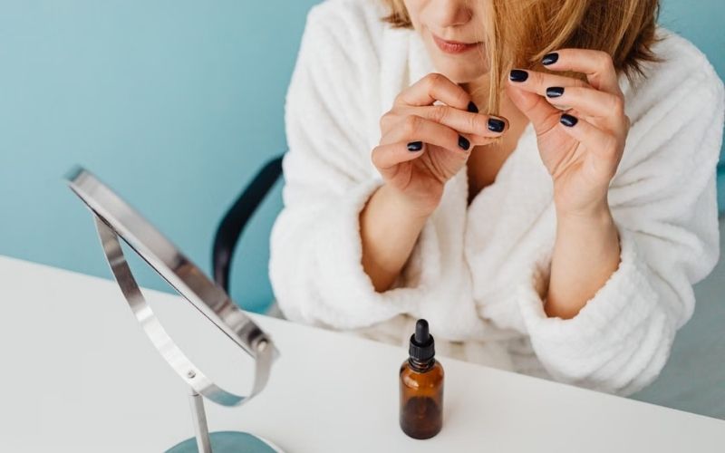 How to remove gum from hair without cutting it with oil