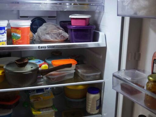 how to remove odors from fridge