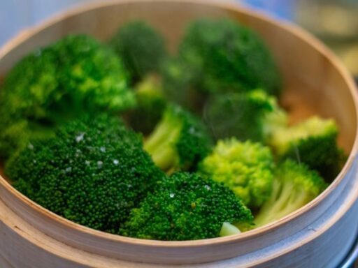 How to steam broccoli for a tender-crisp texture