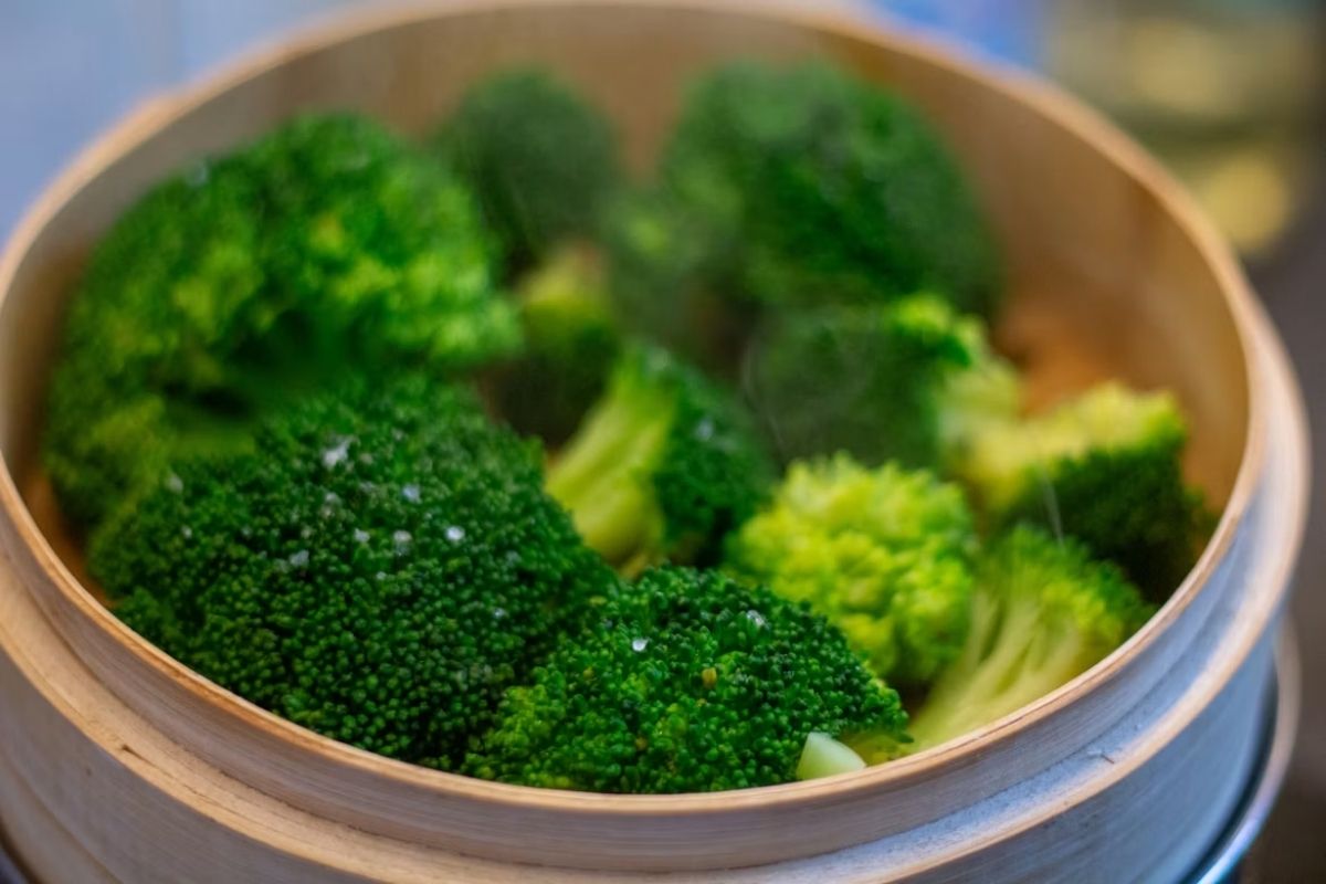 How to steam broccoli for a tender-crisp texture