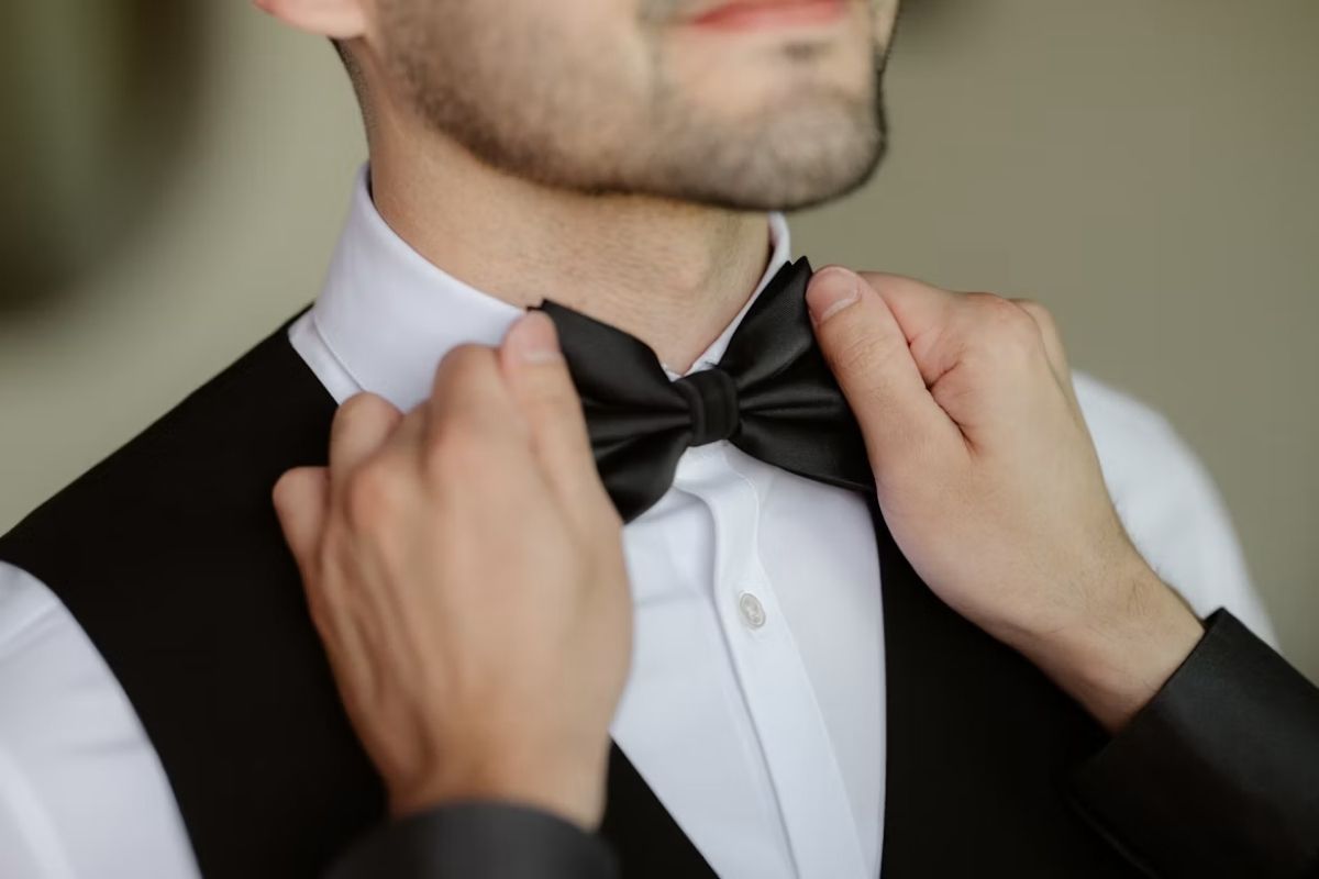 How to tie a bow tie step by step for beginners