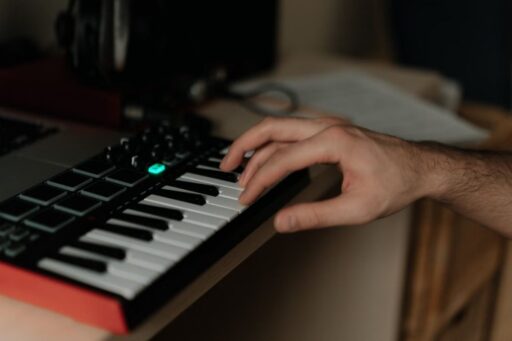 What is a MIDI keyboard and how its keys control digital instruments