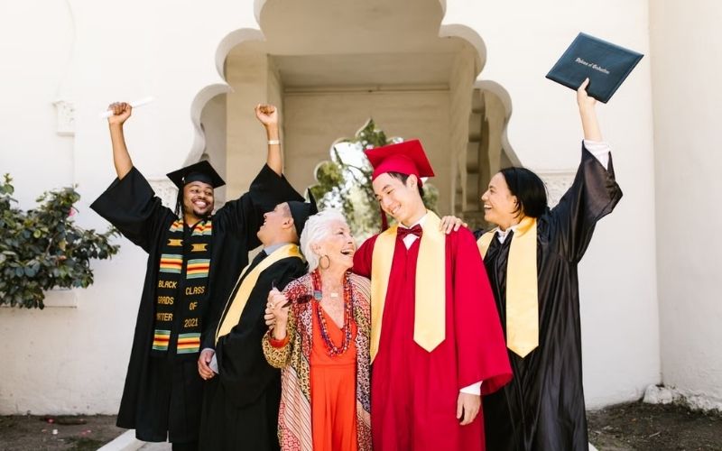 what to write in a graduation thank you card with an inspirational graduation message
