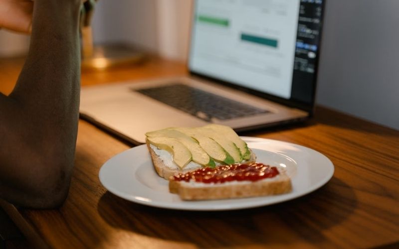 Work life balance tips for remote workers with a lunch break routine