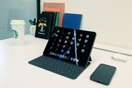 best-tablet-for-seniors-featured