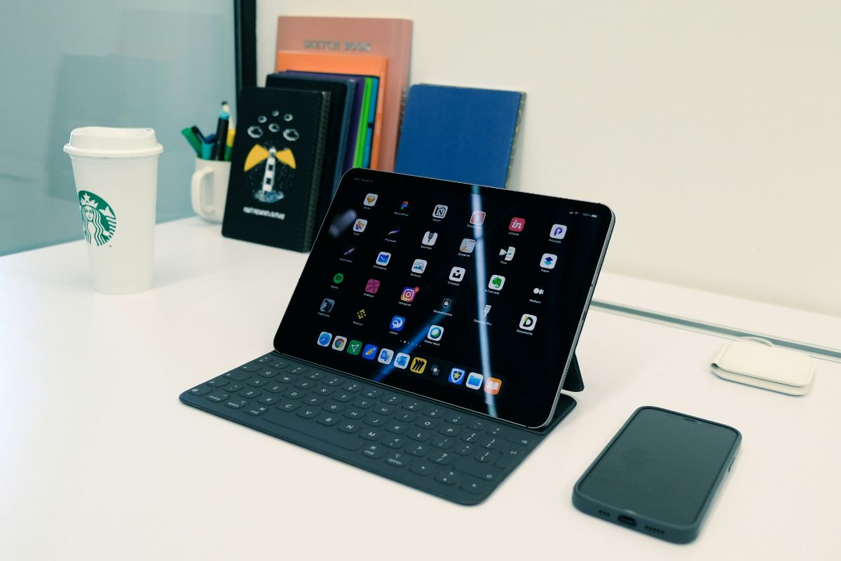 best-tablet-for-seniors-featured