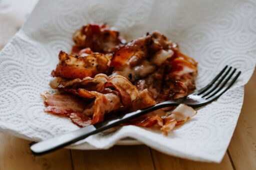 How to bake bacon in the oven with the right temperature and cooking time for crispiness