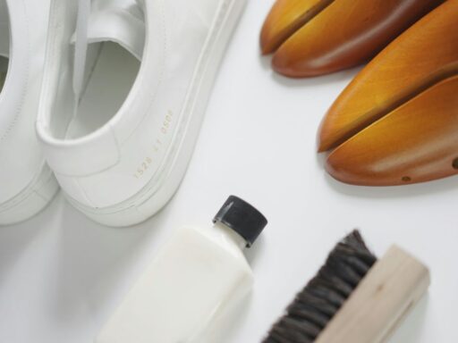 how-to-polish-shoes-featured