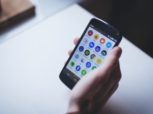 how to uninstall apps on android