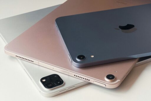 whats-the-difference-between-an-ipad-and-a-tablet-featured
